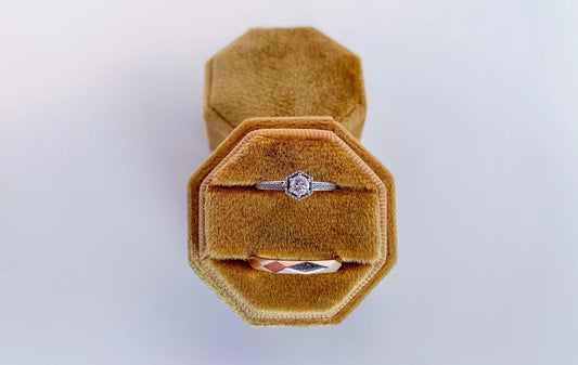 イエローマスタード八角形ベルベット結婚指輪ボックス、プロポーズリングボックス、婚約指輪ボックス、ジュエリーボックス